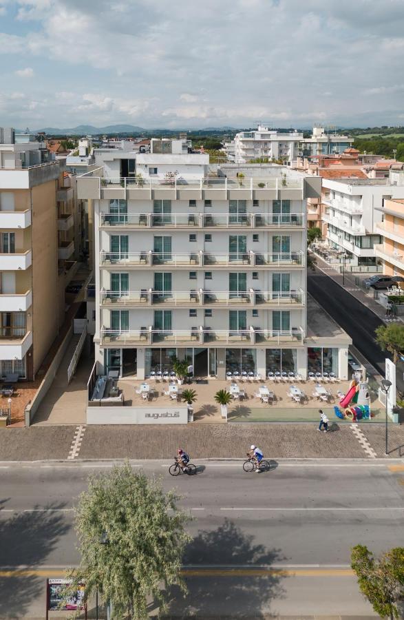 Hotel Augustus- Davanti A Noi C'E Solo Il Mare Misano Adriatico Zewnętrze zdjęcie