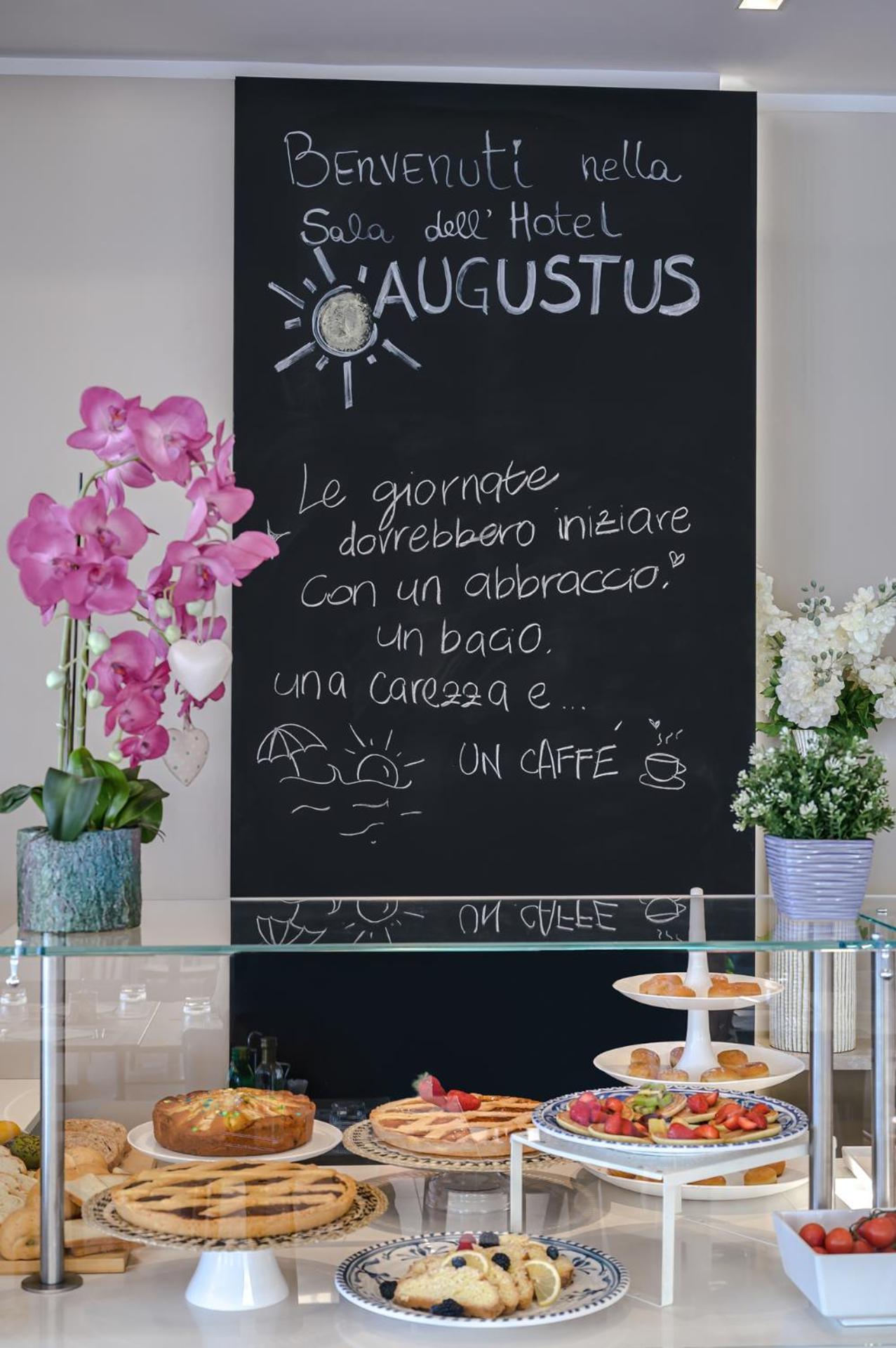 Hotel Augustus- Davanti A Noi C'E Solo Il Mare Misano Adriatico Zewnętrze zdjęcie